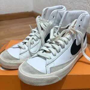 Nike Blazer Mid ‘77 UNISEX shoe